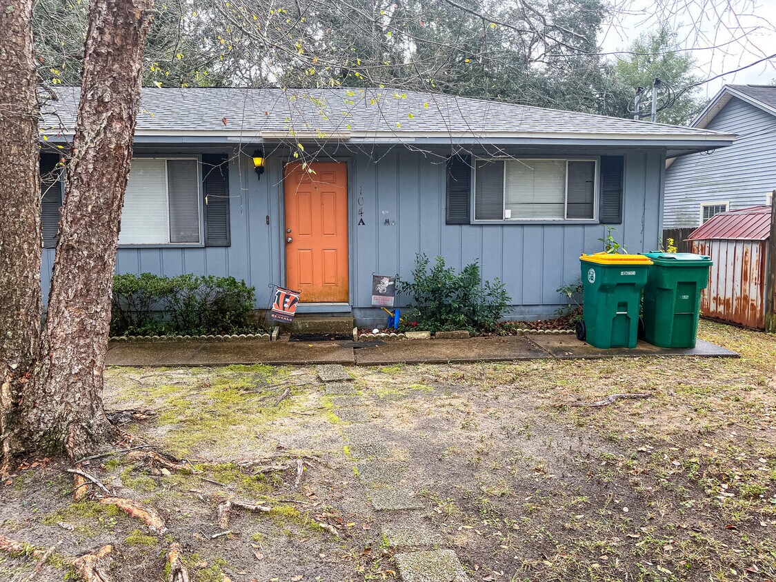 Primary Photo - 104 2nd Ave