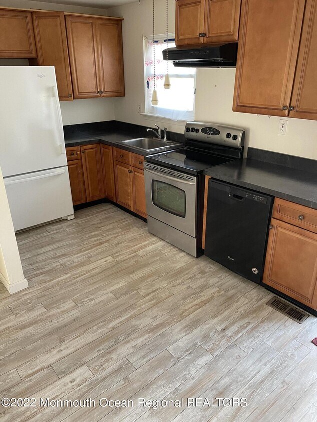 14 Primrose Ln, Brick Township, NJ 08724 House Rental in Brick