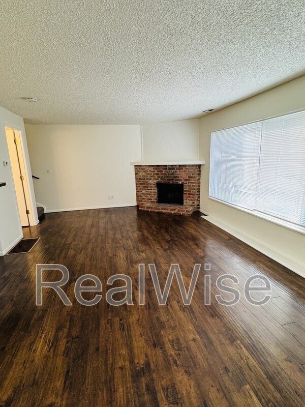 Foto del edificio - 4278 Meadowbrook Ct NE