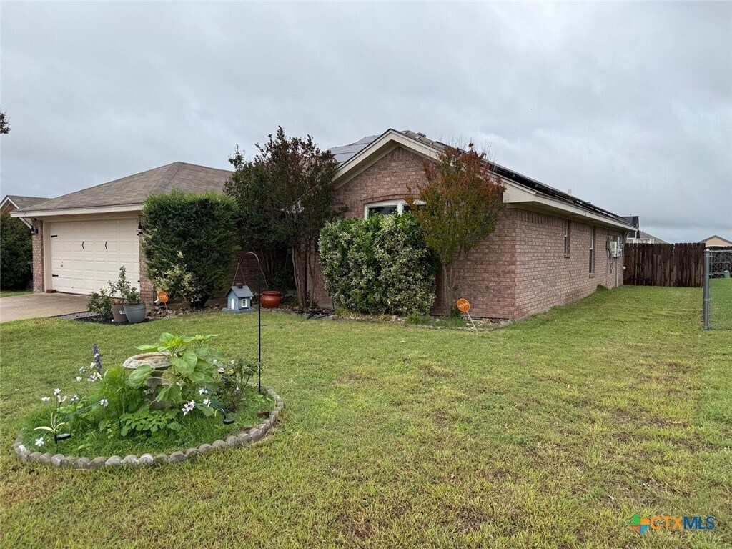 Building Photo - 4400 Esta Lee Ave