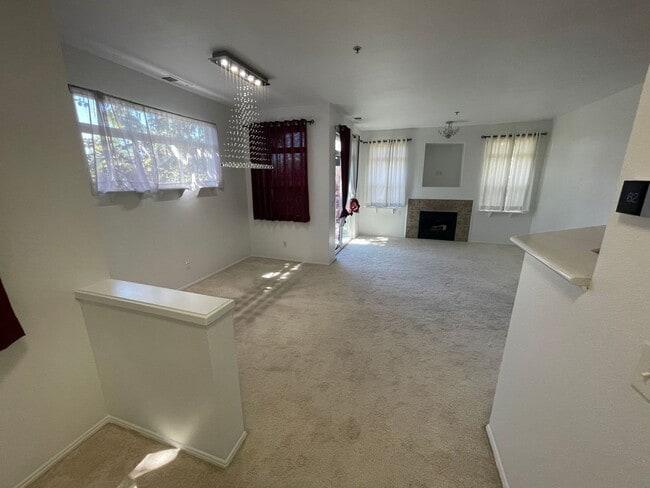 Building Photo - Sammamish Townhouse...