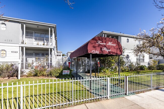 Building Photo - 4059 Venice Blvd