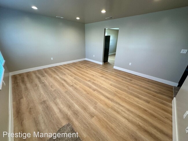 Building Photo - 3 br, 1 bath House - 734-1 Imperial Rd
