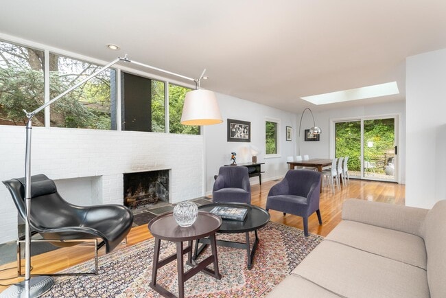 Building Photo - 3122 Brooklawn Terrace