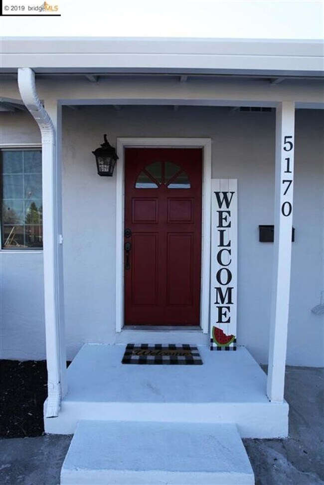 Foto del edificio - Clean/Remodeled 3 Bedroom 2 Bath with Large  Lot
