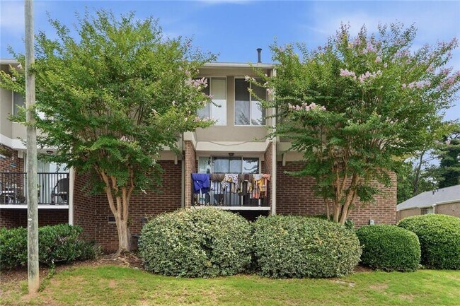 Foto del edificio - 3301 Henderson Mill Rd