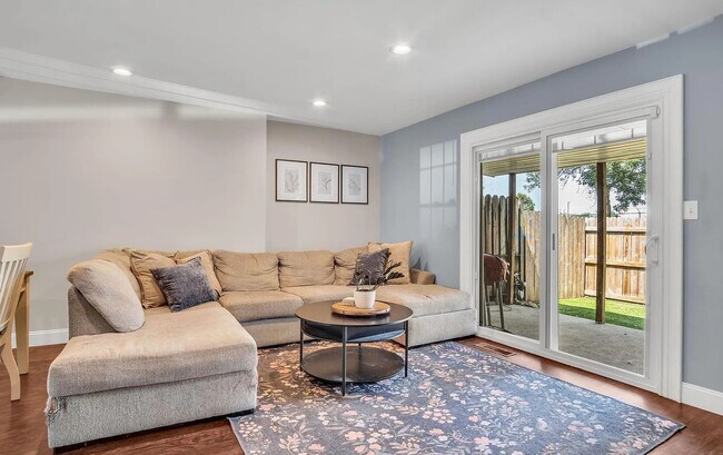 Foto del edificio - 951 E Maple St