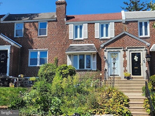 Foto del edificio - 443 E Pleasant St
