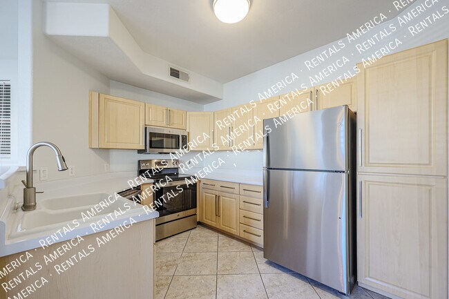 Foto del edificio - Spacious 1bd/1bth Condo in Phoenix