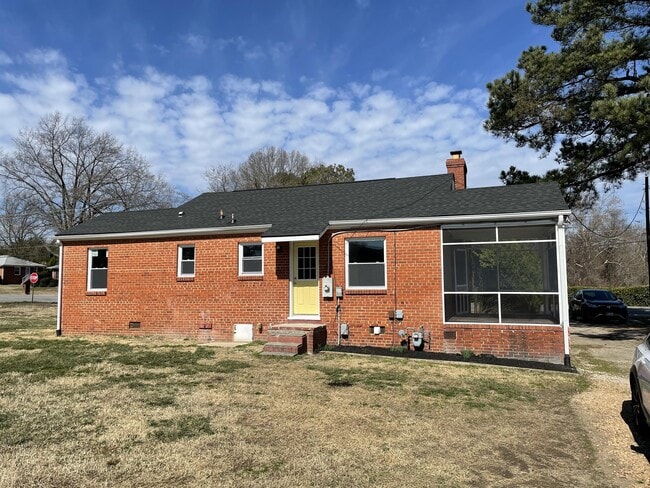 Building Photo - 2301 Springdale Rd