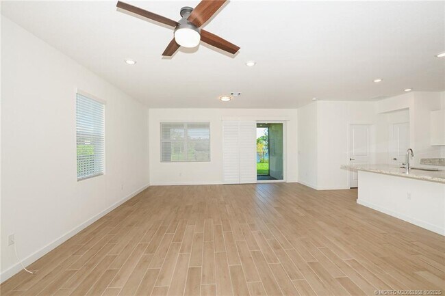 Building Photo - 3451 SW Blackberry Ln