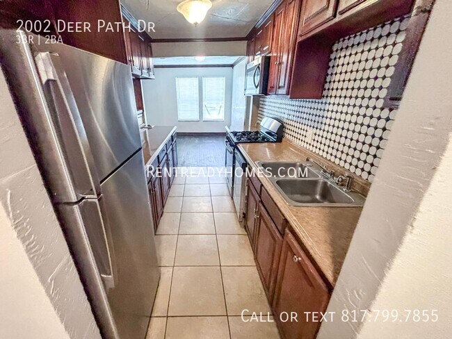 Foto del edificio - 2002 Deer Path Dr