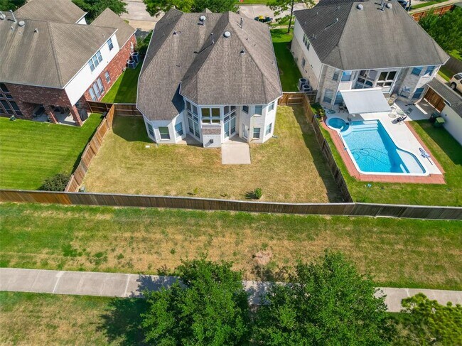 Building Photo - 13204 Laguna Shores Dr