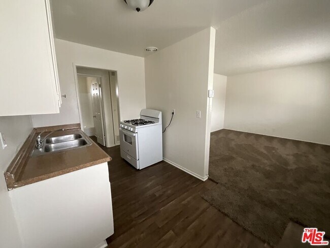 Foto del edificio - 501 Cedar Pl