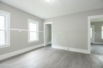 Building Photo - 15517 Kipling Ave