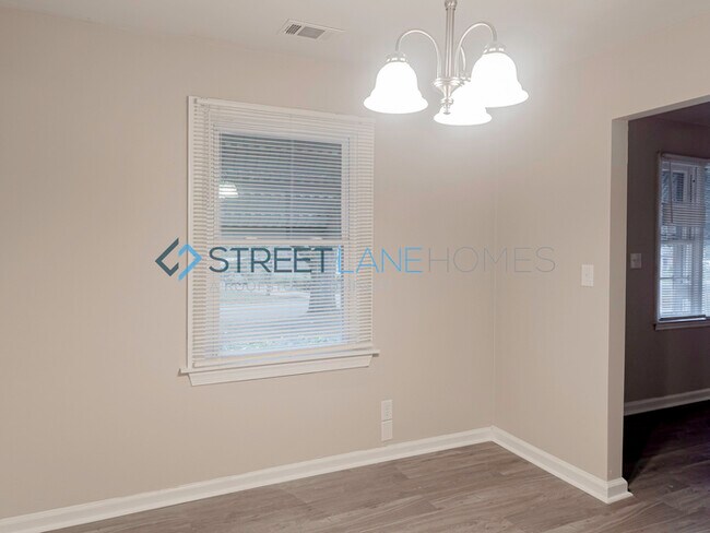 Foto del edificio - NOW OFFERING $250 OFF THE FIRST FULL MONTH...