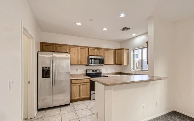 Building Photo - 3 bed 2.5 Bath Townhouse in Cave Creek