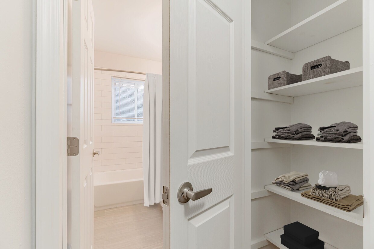 Brixton Lane Apartments Apartments in Levittown, NY