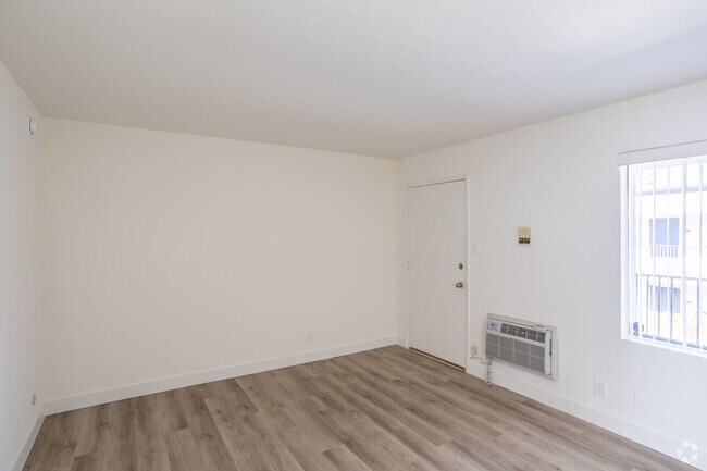 1 habitación, 1 baño - 575 pies cuadrados - Sala de estar - Gateway Tarzana Apartments
