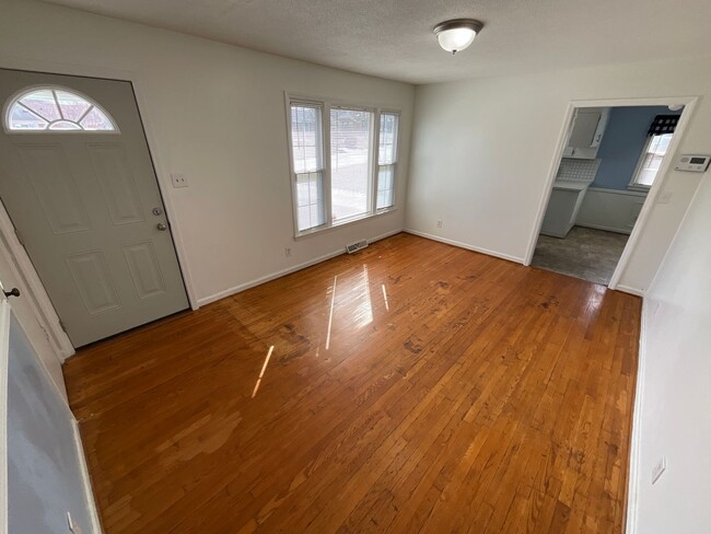 Foto del edificio - 3 BR Ranch with spacious yard in Greensboro!