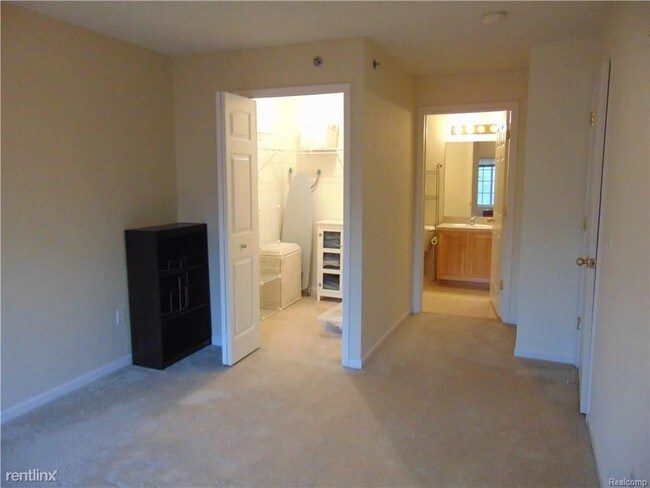 Building Photo - 14204 Pinehurst Ln
