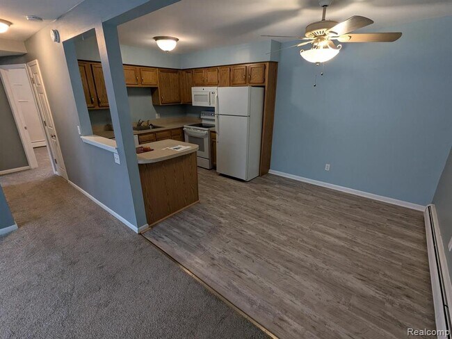 Foto del edificio - 6194 Richards Dr