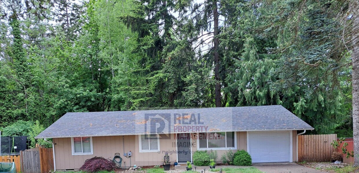 Primary Photo - Wonderful 3 Bedroom, 1 Bath With Garage an...