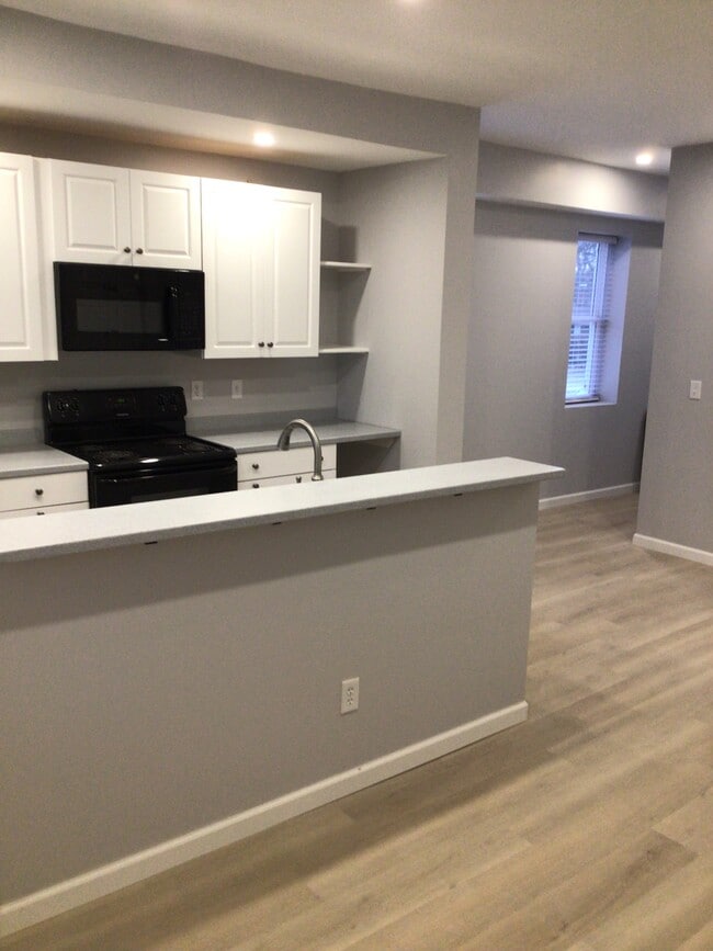 Kitchen - 85 E Terra Cotta Ave