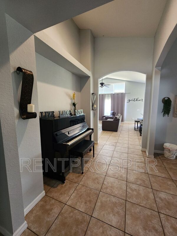 Building Photo - 1315 Vista del Lago Blvd