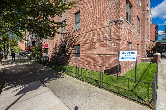 Building Photo - 7211 110th St