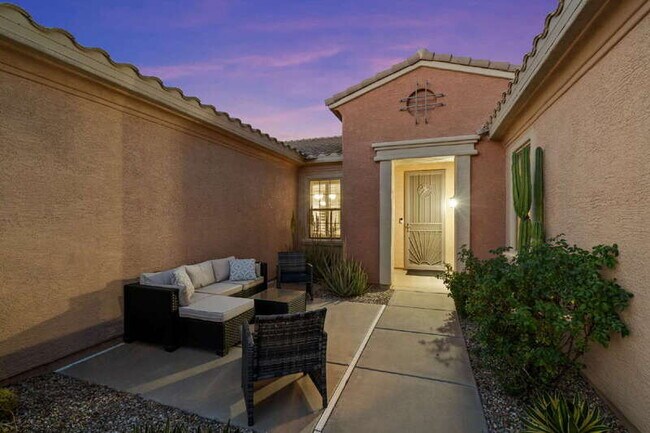 Foto del edificio - 16418 W Desert Lily Dr