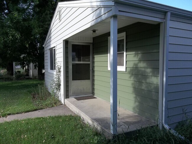 Building Photo - 608 Endicott St