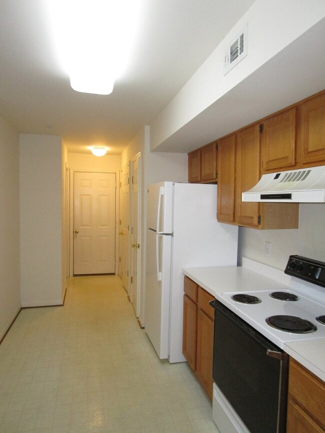 Building Photo - Beautiful 2 BR/ 2.5 BA Townhouse in Gaithe...