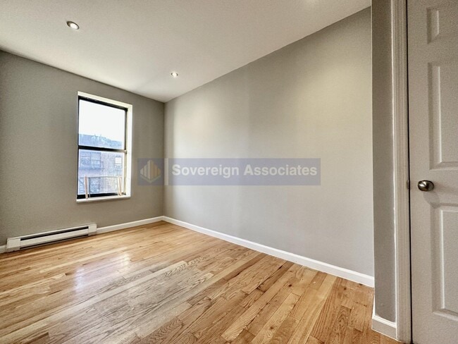 Foto del edificio - 350 Manhattan Ave