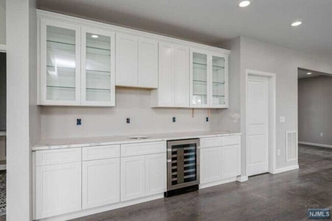 Foto del edificio - 320 Ridge Rd
