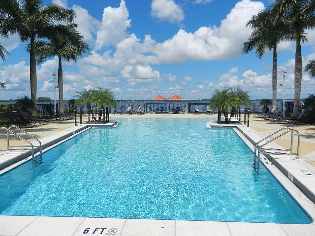 Primary Photo - 2825 Palm Beach Blvd
