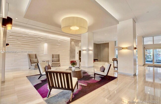 Foto del edificio - 100 Bayview Dr