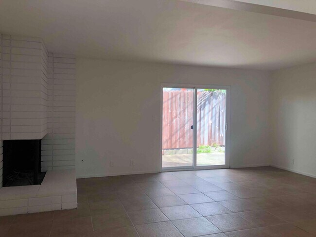 Building Photo - 217 Avenida Granada