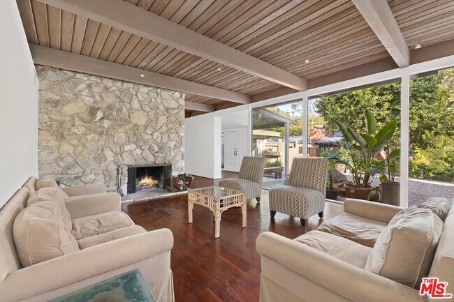 Foto del edificio - 653 Hightree Rd