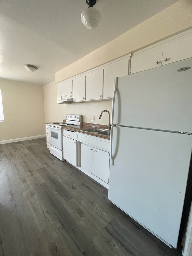 Foto del edificio - One bedroom, One bath. Downstairs unit. 89101