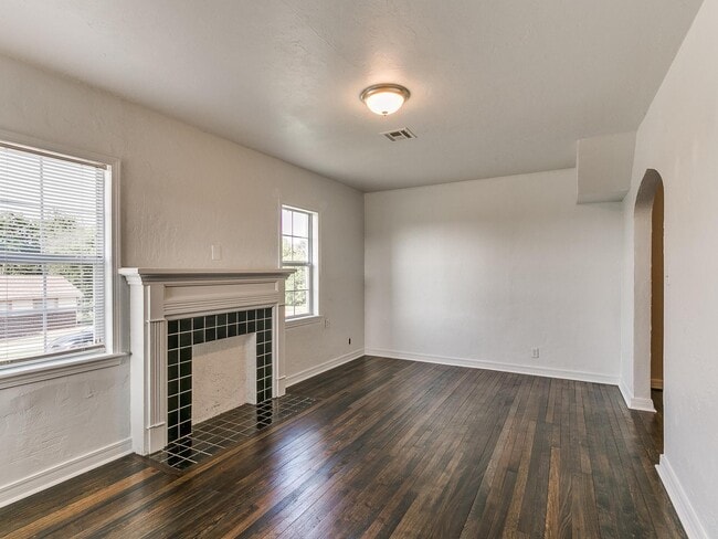 Photo - 1501 NE Grand Blvd House