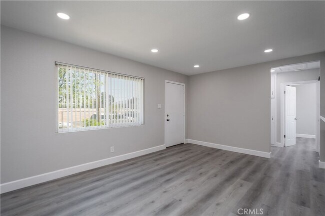 Foto del edificio - 3630 Russell St