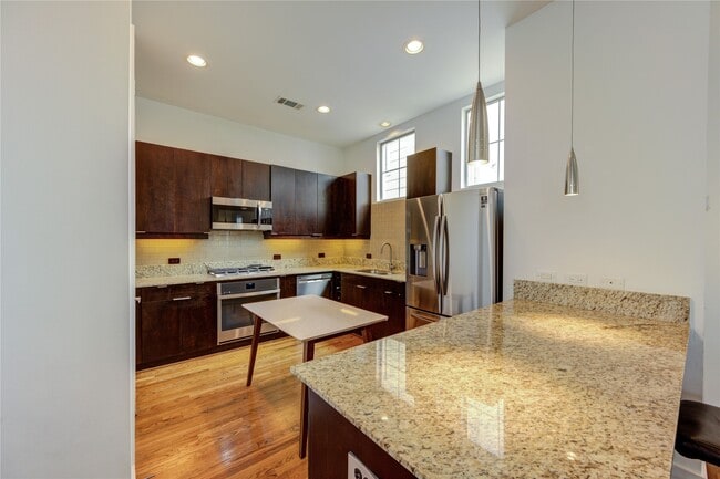 Foto del edificio - 5109 Larkin St