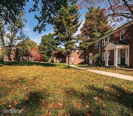 Building Photo - 2 br, 1 bath Townhome - 83a Loomis Drive