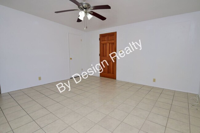 Building Photo - 3 Bed 2 Bath Midtown Duplex with Covered Parking & Storage