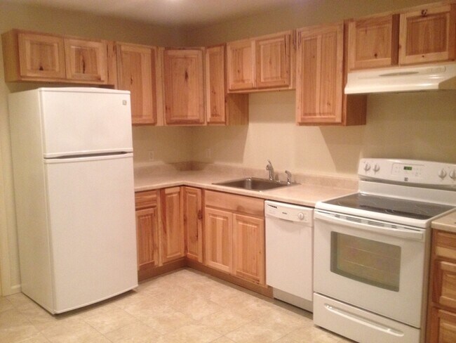 Building Photo - 471 Paxon St