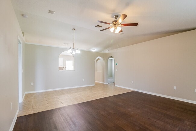 Building Photo - 559 Grand Royal Cir
