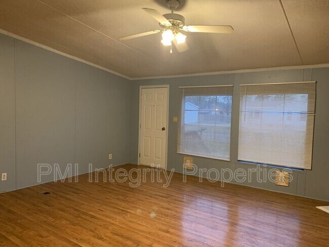 Building Photo - 1037 Florence Dr