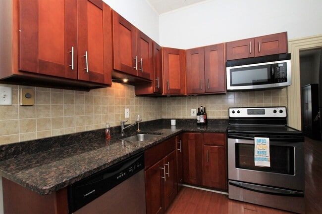 Building Photo - 454 E Girard Ave