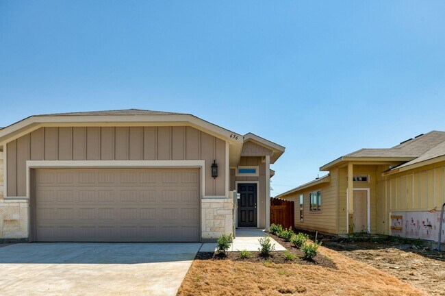 Building Photo - GORGEOUS 3 BEDROOM DUPLEX LOCATED IN MIDLO...